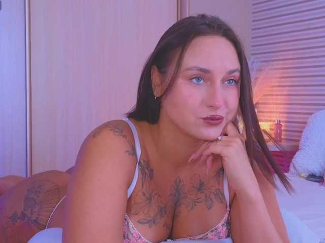 Lillii live cam on BongaCams