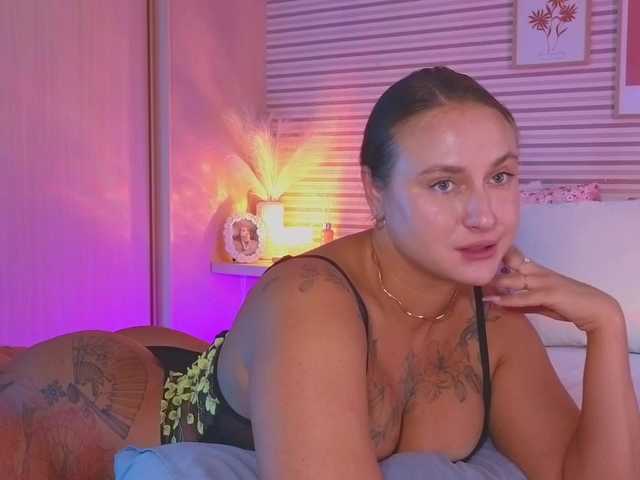 Lillii live cam on BongaCams