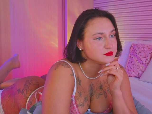 Lillii live cam on BongaCams