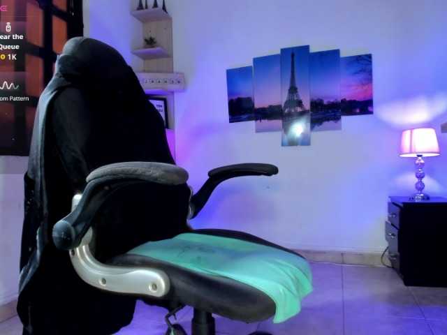 NaughtyCharly1 live cam
