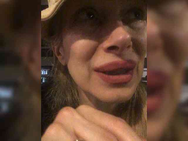 LadyJess webcam