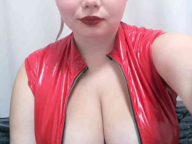 QueenTina webcam