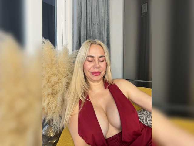 Lunesa live cam on BongaCams