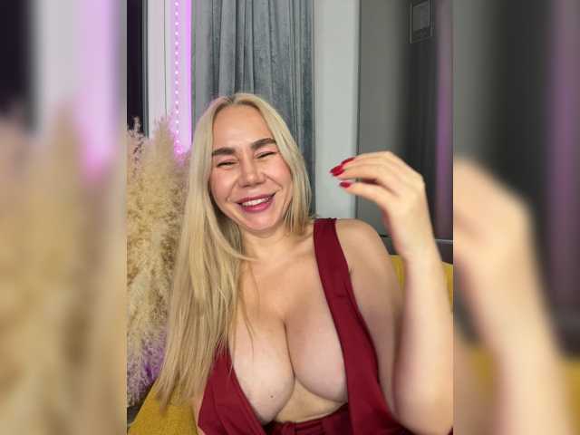 Lunesa live cam on BongaCams