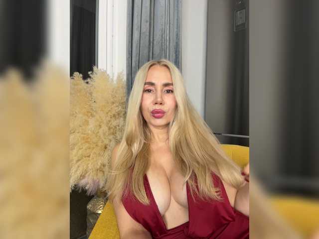 Lunesa live cam on BongaCams