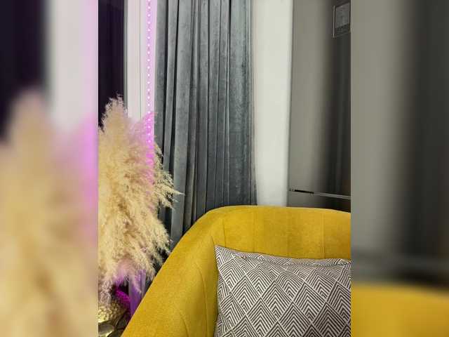 Lunesa's BongaCams show and profile