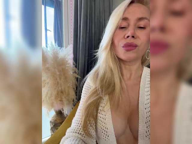 Lunesa live cam on BongaCams