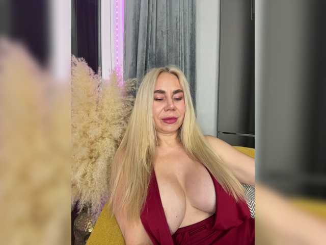 Lunesa live cam on BongaCams