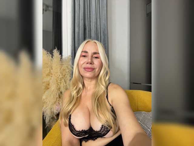 Lunesa live cam on BongaCams