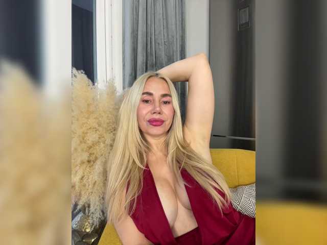 Lunesa live cam on BongaCams