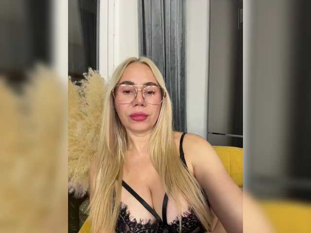Lunesa live cam on BongaCams