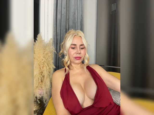 Lunesa live cam on BongaCams