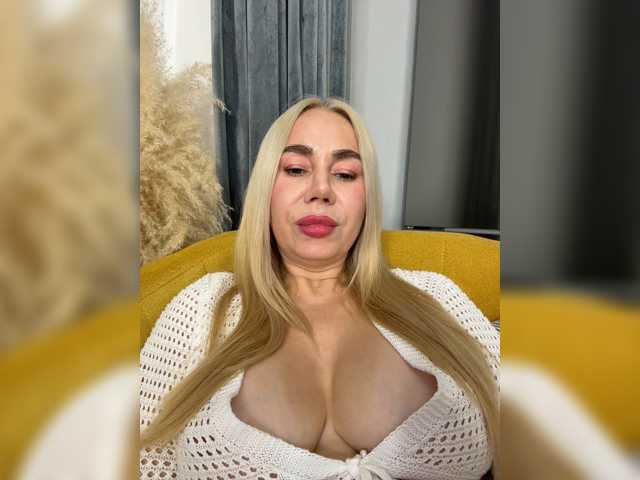 Lunesa live cam on BongaCams