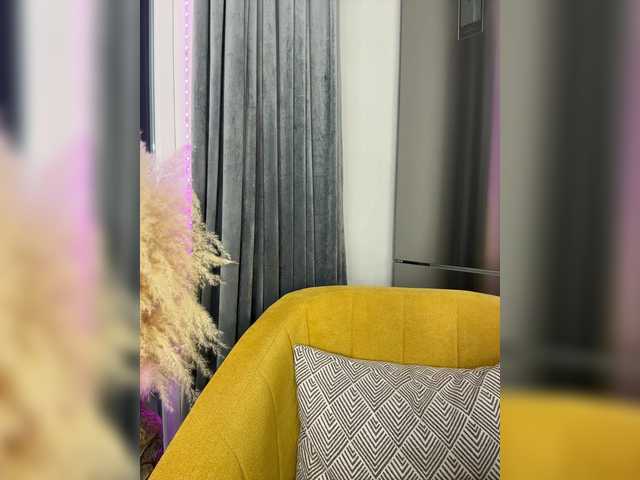 Lunesa's BongaCams show and profile