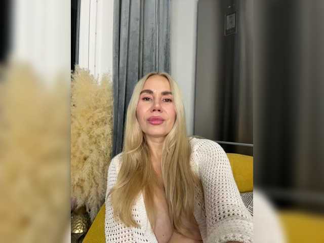 Lunesa live cam on BongaCams