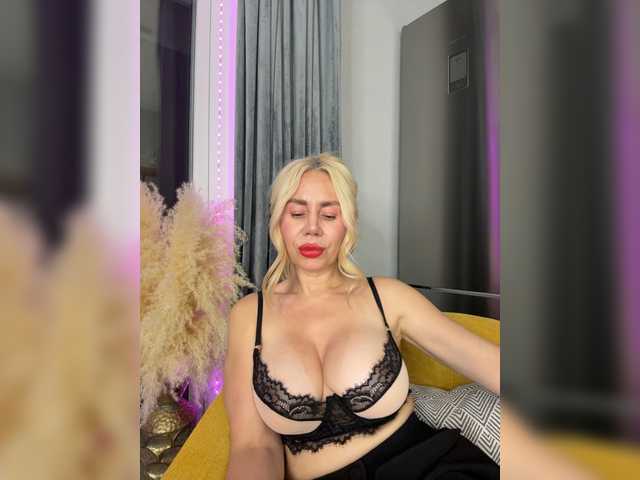 Lunesa live cam on BongaCams