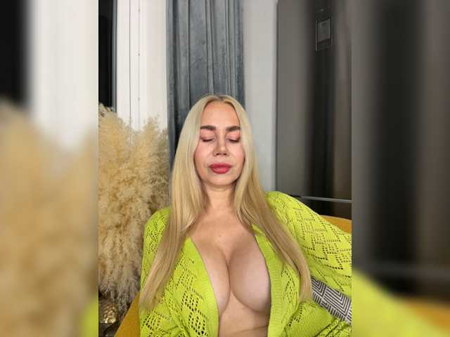 Lunesa live cam on BongaCams