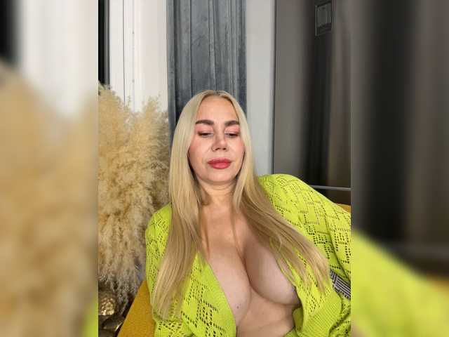Lunesa live cam on BongaCams