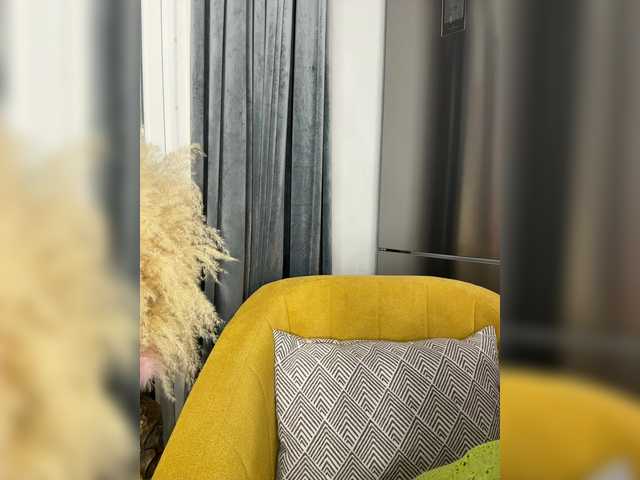 Lunesa's BongaCams show and profile