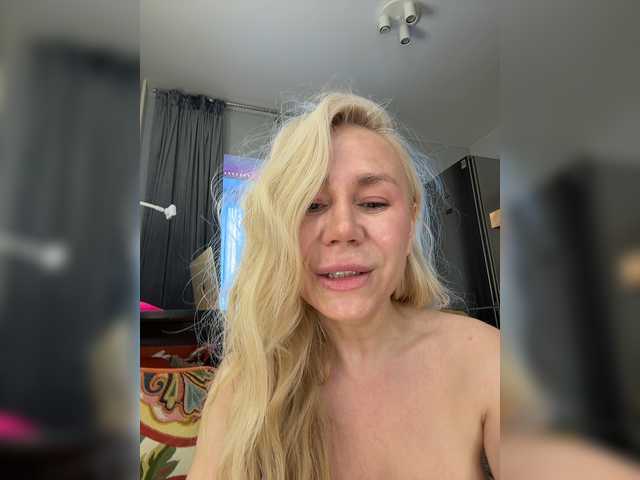 Lunesa live cam on BongaCams