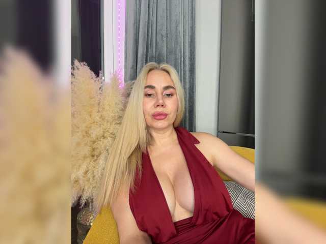 Lunesa live cam on BongaCams