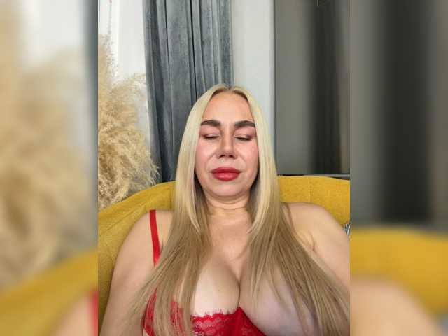 Lunesa live cam on BongaCams