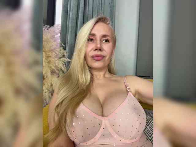 Lunesa Live Webcam on BongaCams