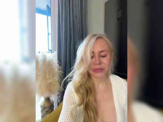 Model ini sedang live sekarang. Lunesa