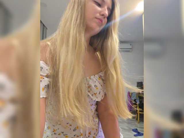 LaraDen-Fox live cam on BongaCams