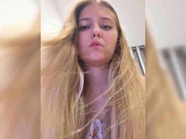 LaraDen-Fox webcam