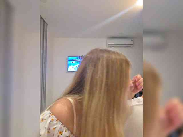 LaraDen-Fox webcam