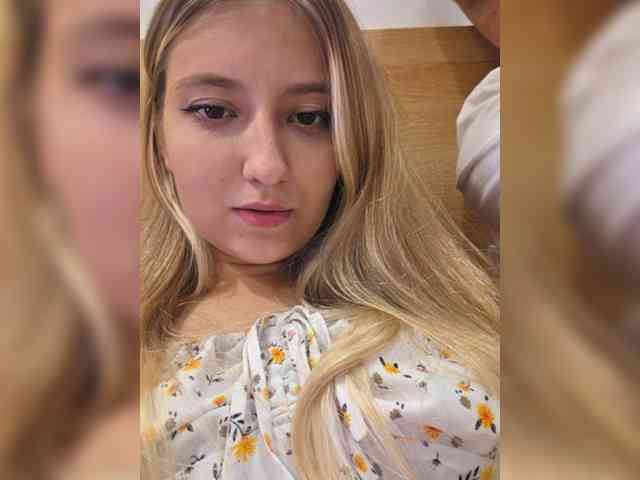 LaraDen-Fox webcam
