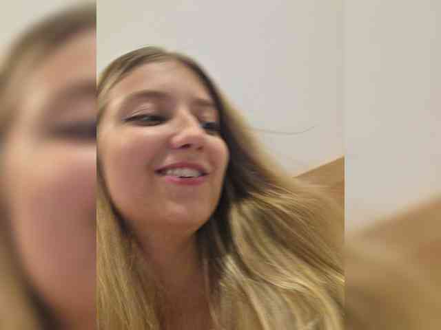 LaraDen-Fox webcam
