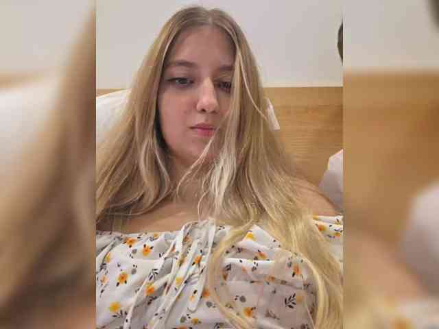 LaraDen-Fox webcam