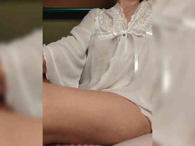 HoneyKissa webcam