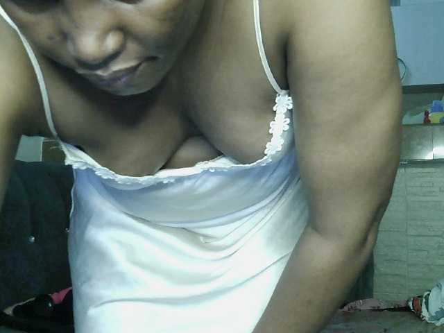 Lizcutie1 live cam on BongaCams