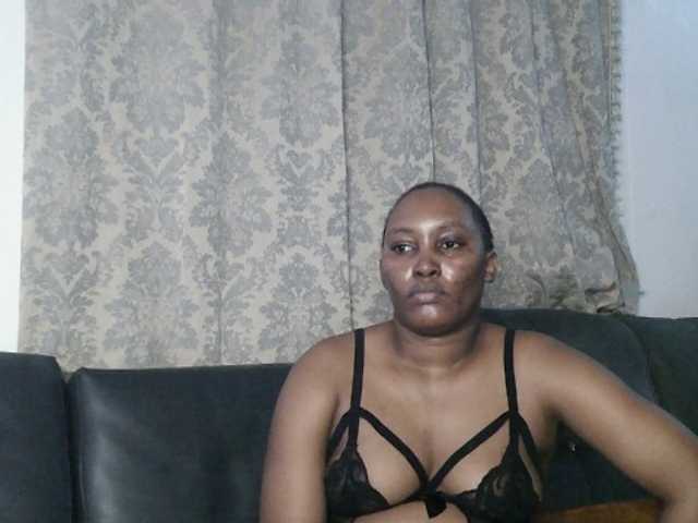 Lizcutie1 live cam on BongaCams