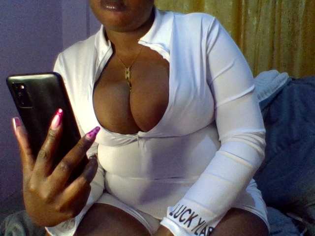 Curvysexy live cam on BongaCams
