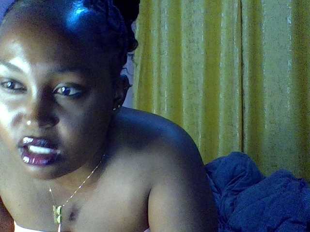 le modèle curvysexy est en webcam porno dans un show sur le site bongacams, il possède les tags suivants: Ebony,Redhead,Shaved