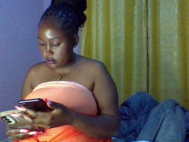 Curvysexy webcam bongacams model stream image