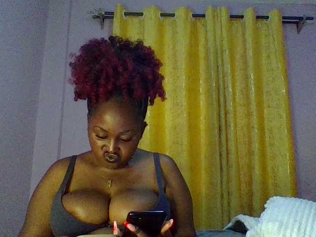 curvysexy's BongaCams show and profile