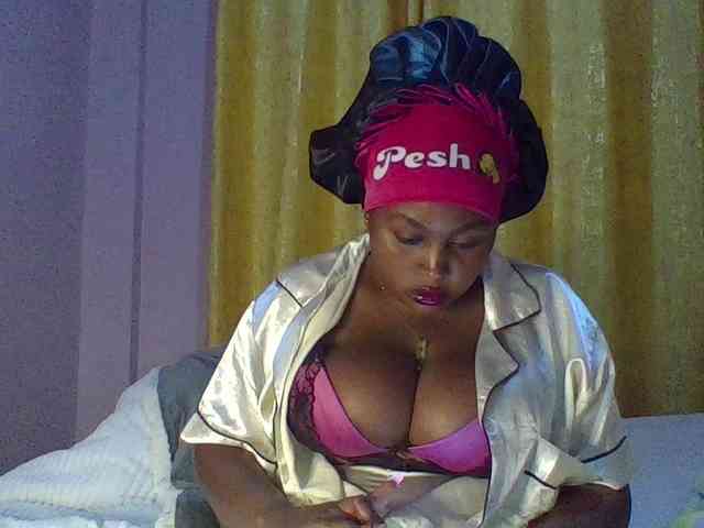 This model is live right now. Curvysexy