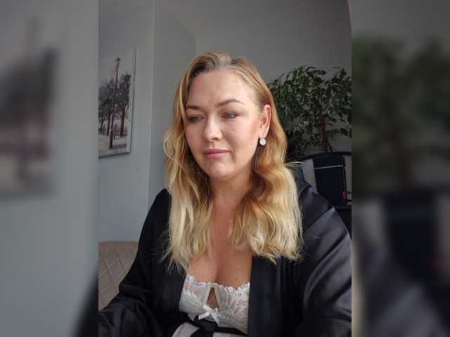 Yesenia-1's BongaCams show and profile