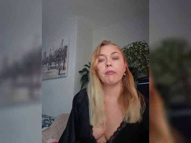 Yesenia-1 webcam