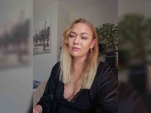 Yesenia-1 webcam