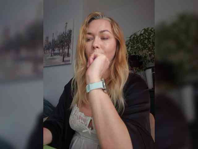 Yesenia-1 webcam