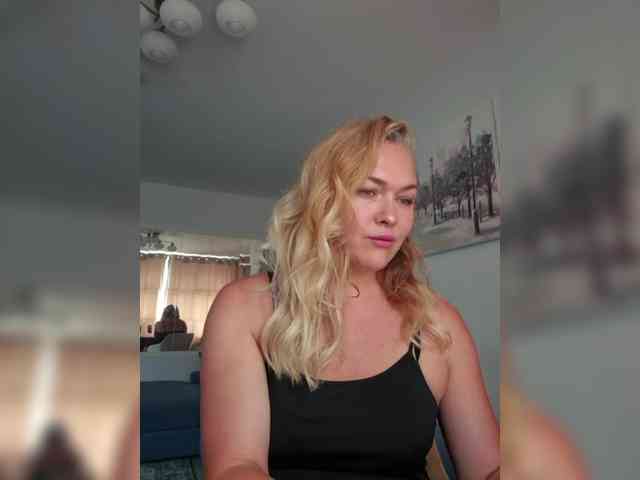 Yesenia-1 webcam