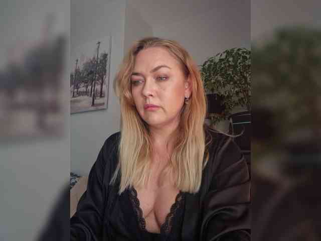 Yesenia-1 webcam
