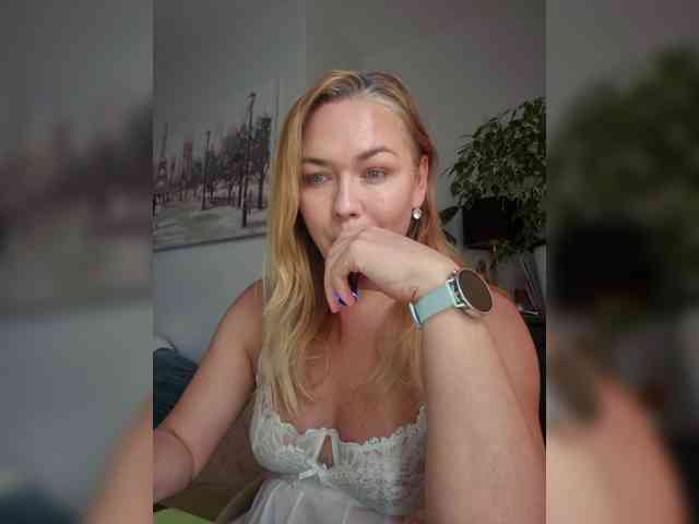 Yesenia-1 webcam