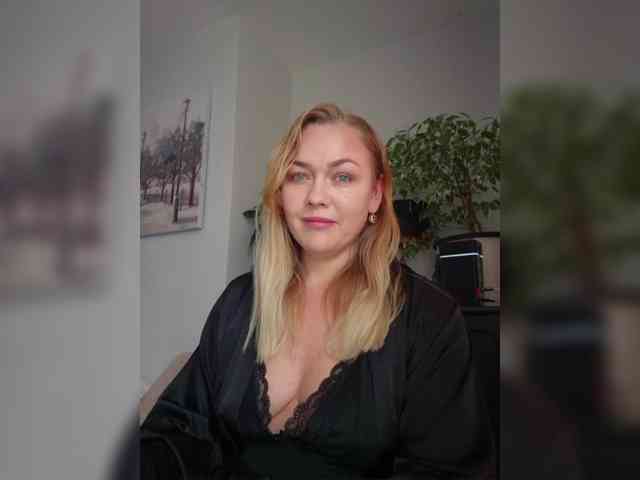 Yesenia-1 webcam